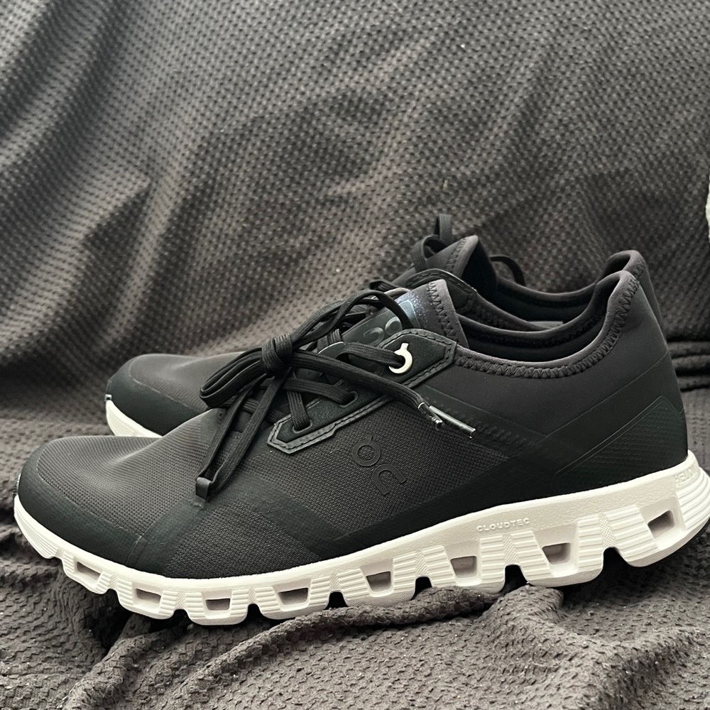 On Running women Black and White Sneakers